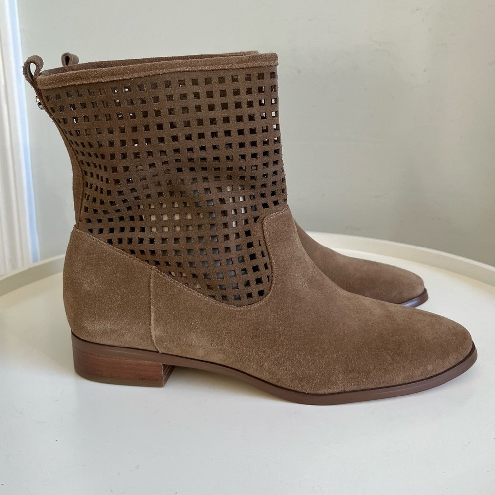 NEW Michael Kors Graham Perforated Shaft Ankle Boot - Picture 2 of 10
